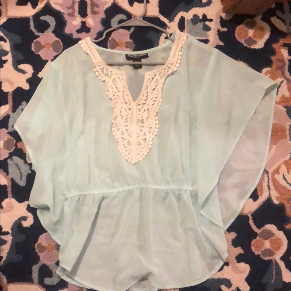 Cute flowy blouse